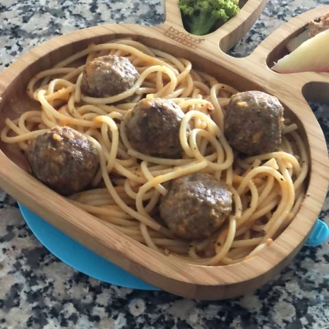 Spaghetti con albóndigas