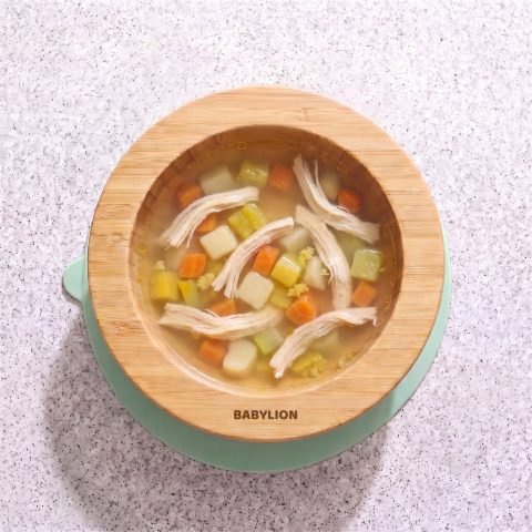 Caldo de pollo con verduras