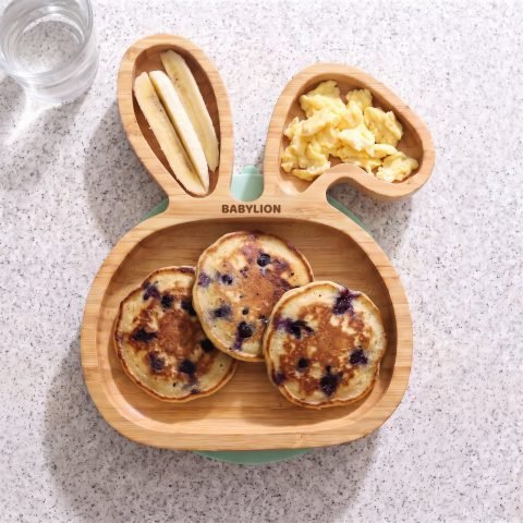 Hotcakes de mora azul y yogur