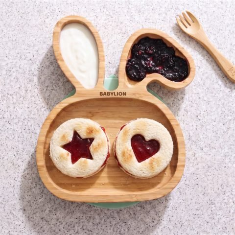Sándwich con mermelada de fresa